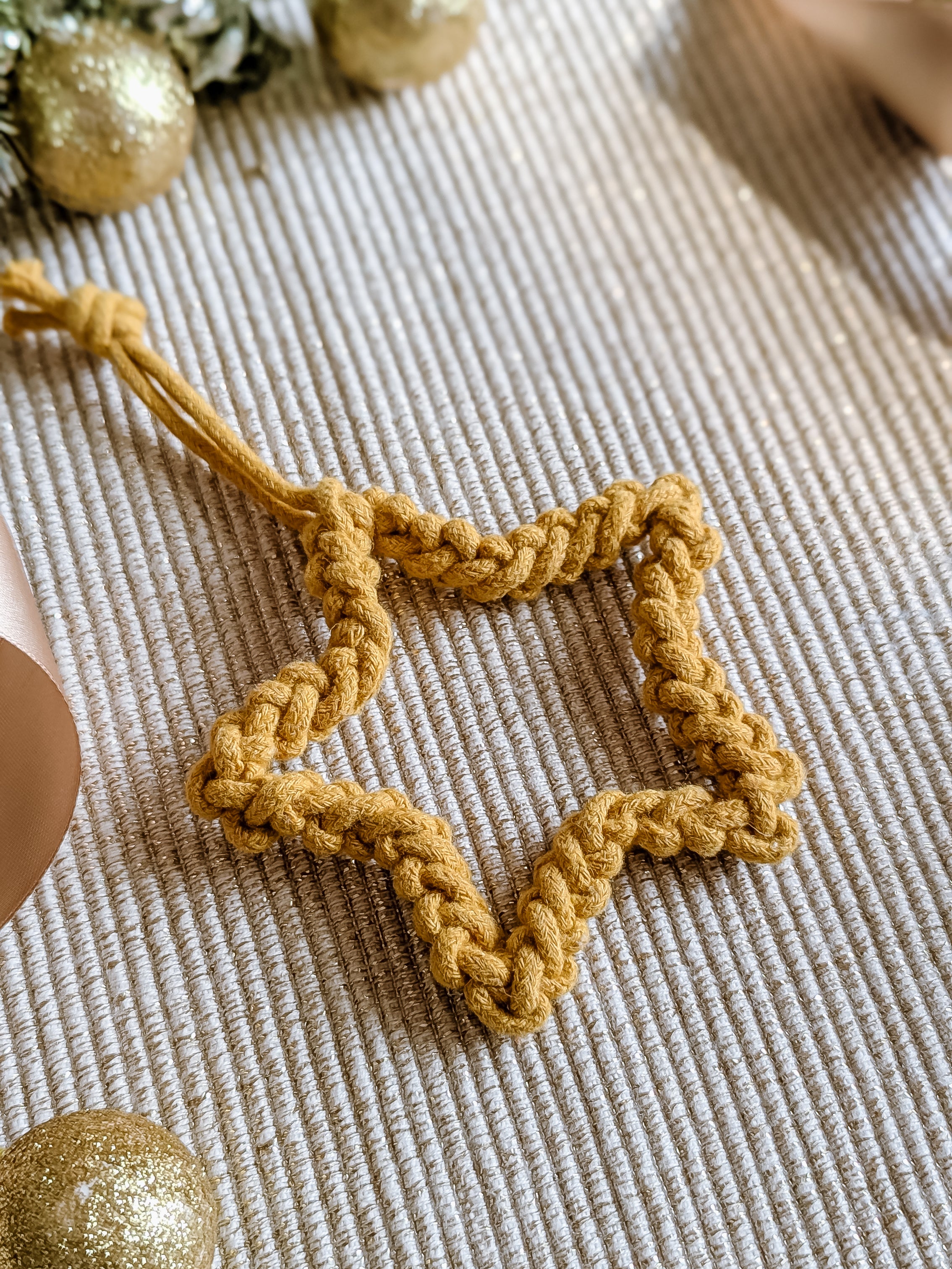 Golden Knot Star